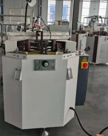 100mm Blade Stroke × 3500mm ဖရိန် စွမ်းရည် အကြီးစား-အသုံးအဆောင် တစ်ခုတည်း ဦးခေါင်း အလူမီနီယမ် ပြတင်းပေါက် တံခါးထောင့် Crimping စက်