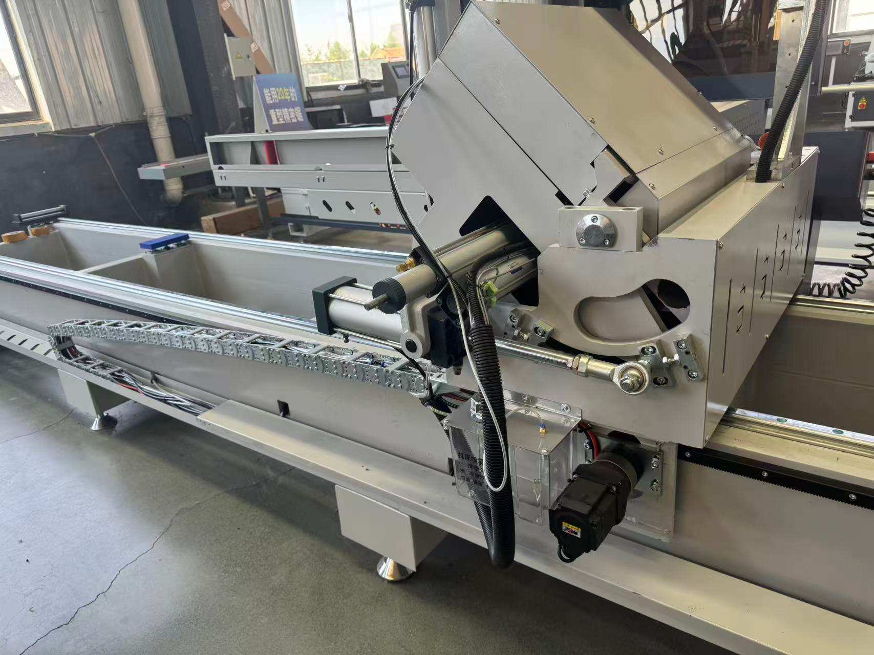 550 CNC ပြင်ပ Pivot တိကျမှု Miter Saw၊ 45°/90