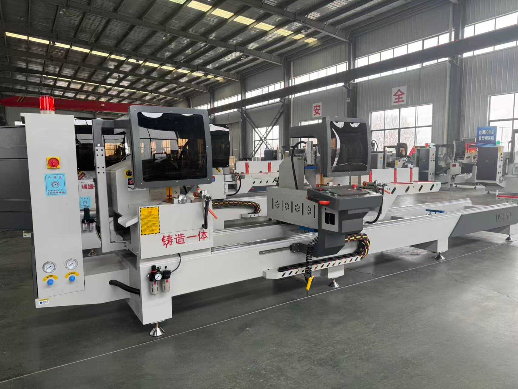 550 CNC အတွင်းပိုင်းလှည့်ပတ် 45 ဒီဂရီနှင့် 90 ဒီဂရီတိကျစွာမြင်သည်။