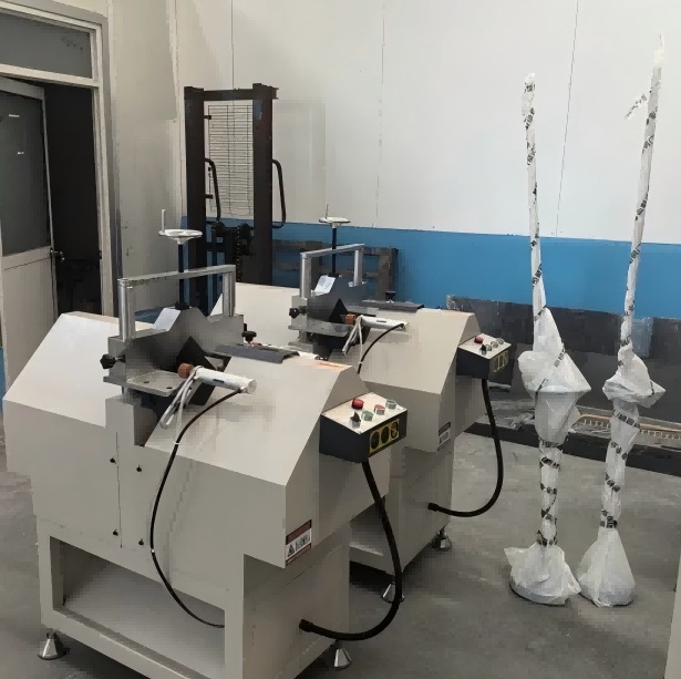 UPVC Windows အတွက် Heavy-Duty Precision Glazing Bead Cutting Machine