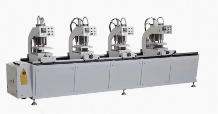 အကြီးစား PVC UPVC ရောင်စုံ Windows ပရိုဖိုင်ကို CNC ခေါင်းလေးလုံးပါသော မြန်နှုန်းမြင့် ချောမွေ့သော ဂဟေဆော်သည့်စက်များ