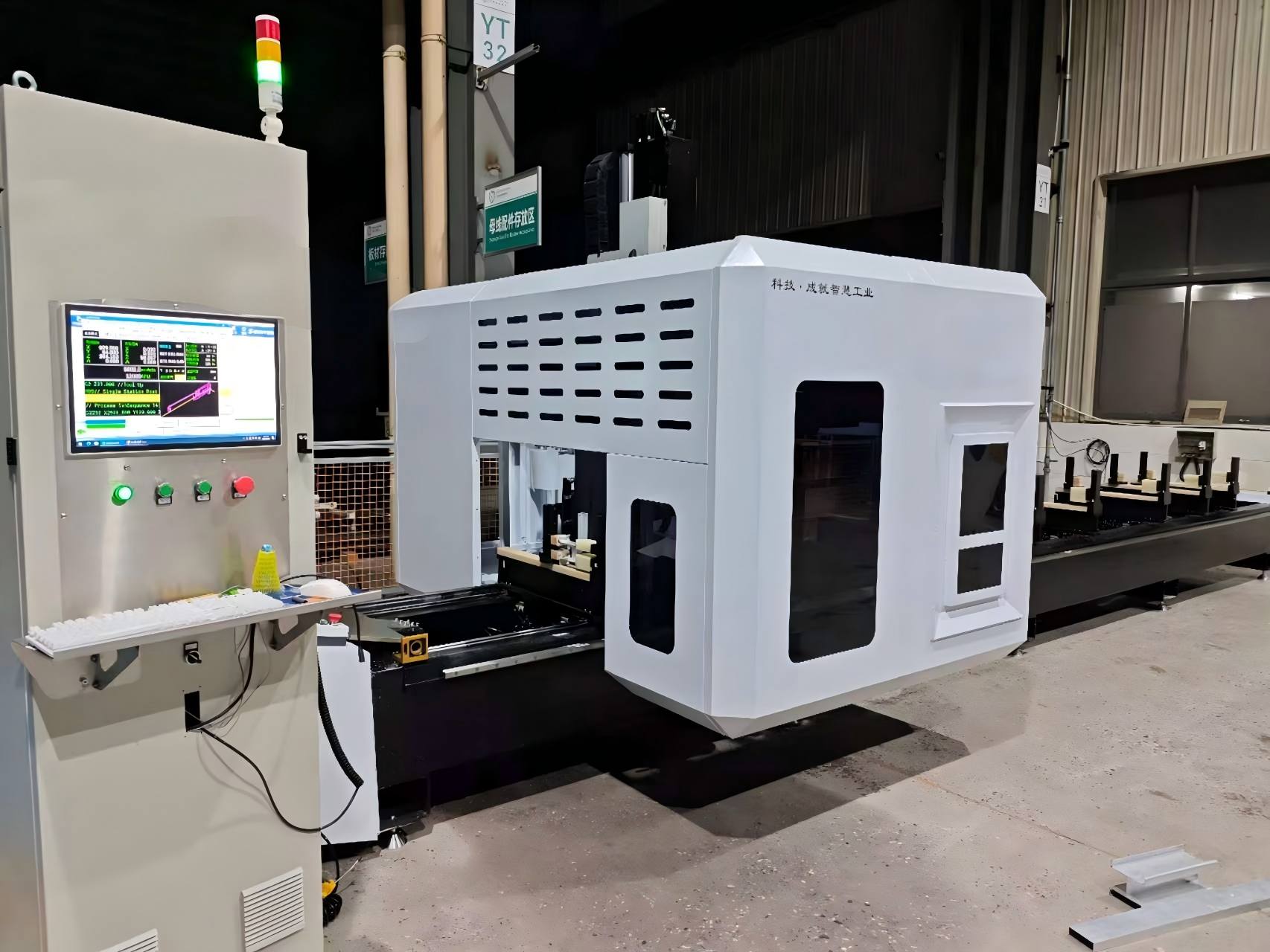 ကန့်လန့်ကာနံရံ အစိတ်အပိုင်းများအတွက် 5-Axis Gantry Machining Center